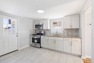 588 North St in Windsor Locks, CT - Building Photo - Building Photo