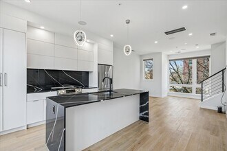 810 13th St NE in Washington, DC - Building Photo - Building Photo