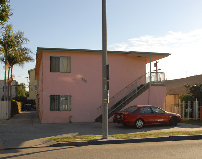 744 Cherry Ave in Long Beach, CA - Foto de edificio - Building Photo