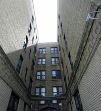 654 E 224th St in Bronx, NY - Foto de edificio - Building Photo