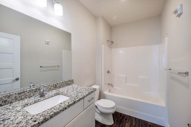 M34 Apartments in Omaha, NE - Building Photo - Interior Photo