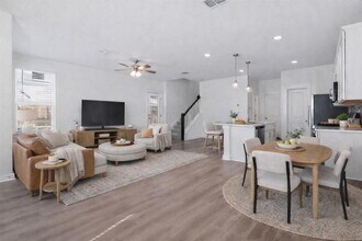 108 Hartson Dr in Taylor, TX - Building Photo - Building Photo