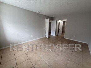 4031 Versailles Dr in Orlando, FL - Building Photo - Building Photo