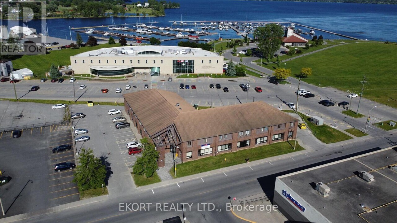 5-5 Creswell Dr in Quinte West, ON - Building Photo