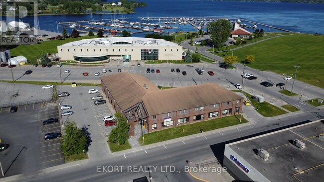 property at 5-5 Creswell Dr