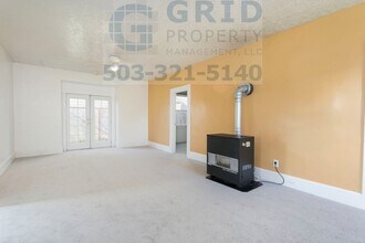 12775 SE 25th Ave in Milwaukie, OR - Foto de edificio - Building Photo