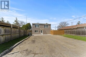 3273 Clemenceau Blvd in Windsor, ON - Building Photo - Building Photo