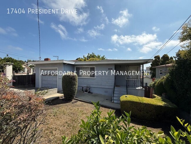17404 President Dr in Castro Valley, CA - Foto de edificio - Building Photo