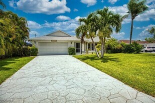 5036 SW 9th Pl in Cape Coral, FL - Building Photo