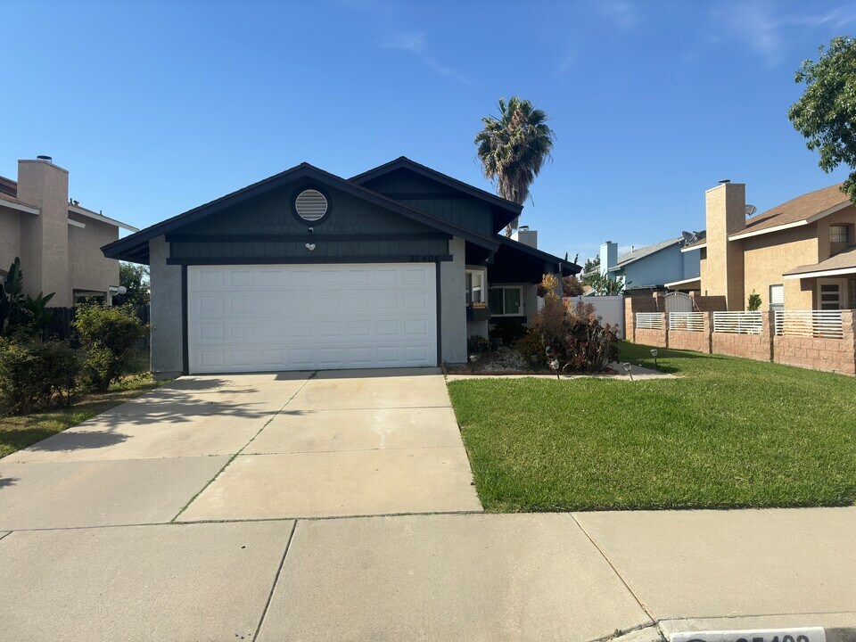 25408 Old Farm St in Moreno Valley, CA - Building Photo