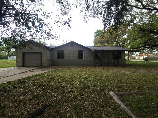property at 2900 6th St