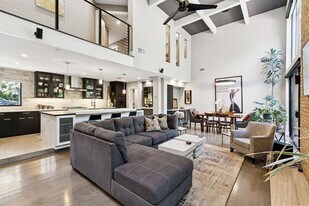 2934 Maple Springs Blvd in Dallas, TX - Building Photo