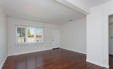 2001 Linda Rosa Ct in Pasadena, CA - Building Photo - Building Photo