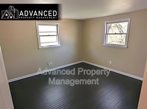 7032A W Mill Rd in Milwaukee, WI - Building Photo - Building Photo