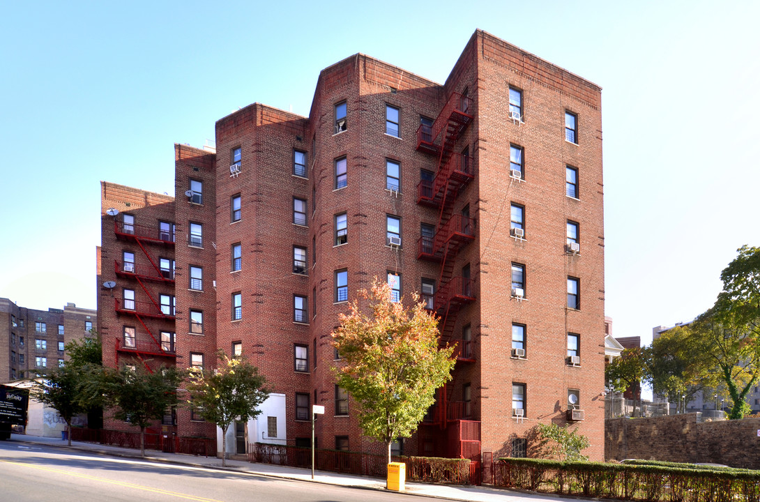 315 E 167th St in Bronx, NY - Building Photo