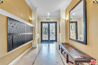 143 N Arnaz Dr in Beverly Hills, CA - Building Photo - Building Photo