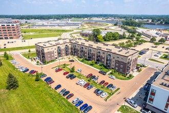 The Grand Crossing in Waterloo, IA - Foto de edificio - Building Photo