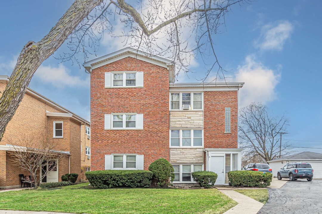 573 Dorothy Dr in Des Plaines, IL - Building Photo