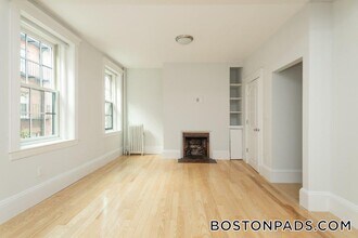 85 Myrtle St in Boston, MA - Building Photo - Building Photo