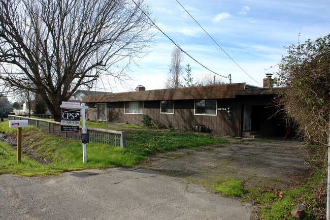 3301 Primrose Ave in Santa Rosa, CA - Foto de edificio - Building Photo