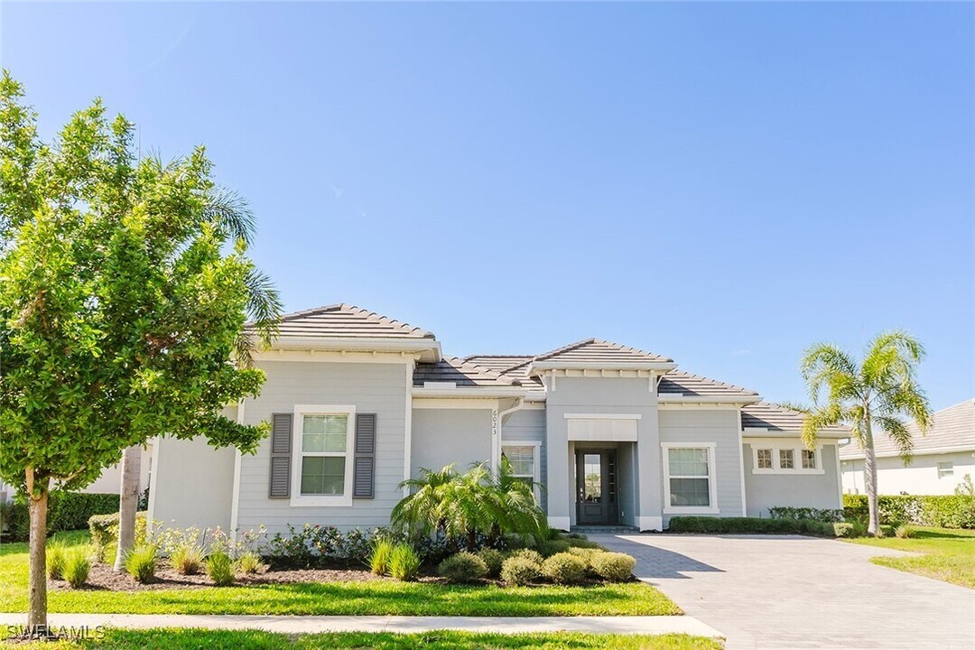 6023 Diamonte Pl in Ave Maria, FL - Foto de edificio