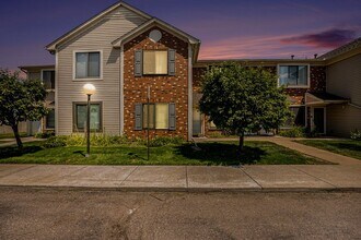 30685 Hidden Pines Ln in Roseville, MI - Building Photo - Building Photo