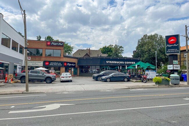 One Roxborough West in Toronto, ON - Building Photo - Building Photo
