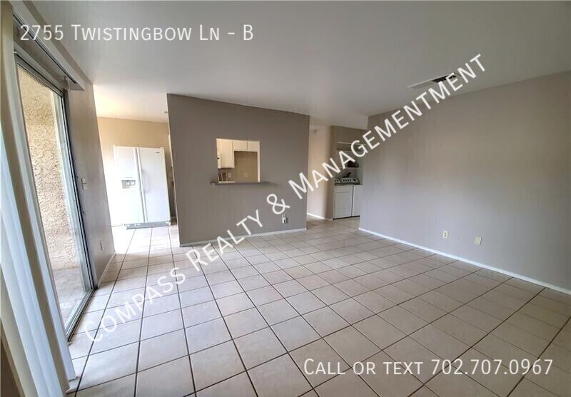 2755 Twistingbow Ln in Las Vegas, NV - Building Photo