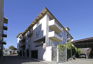 Lagunitas Towers in Oakland, CA - Building Photo - Building Photo