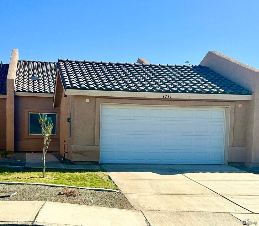 3731 S Desert Sky Dr in Yuma, AZ - Building Photo