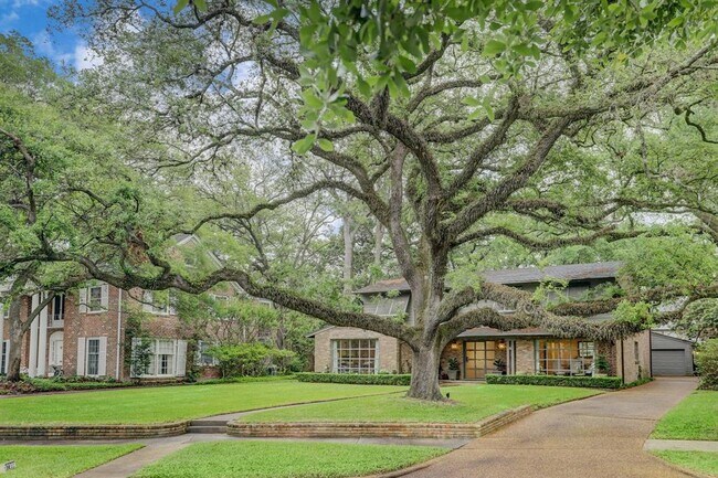 property at 3735 Del Monte Dr