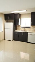 213 Lakeview Dr in Weston, FL - Building Photo - Building Photo