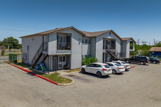 Gillette Square Apartments in San Antonio, TX - Building Photo - Building Photo