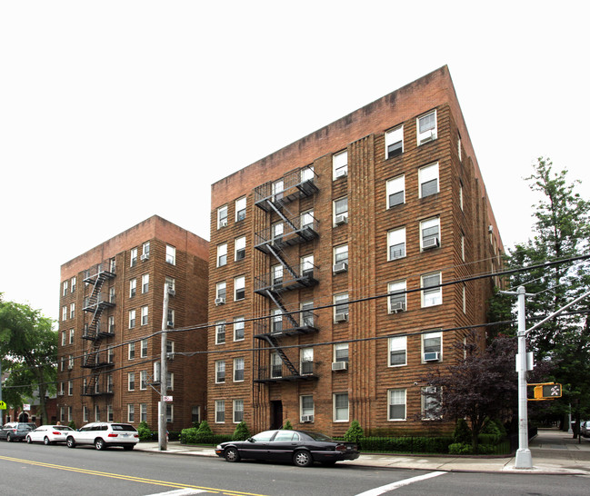 1902 Avenue L in Brooklyn, NY - Foto de edificio - Building Photo