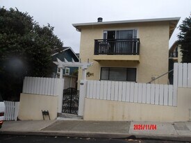 311 8th St in Pacific Grove, CA - Building Photo