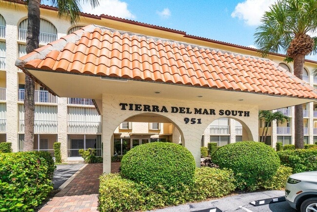 property at 951 De Soto Rd