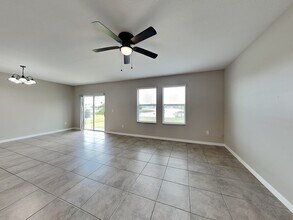 1777 Broad Winged Hawk Dr in Ruskin, FL - Building Photo - Building Photo