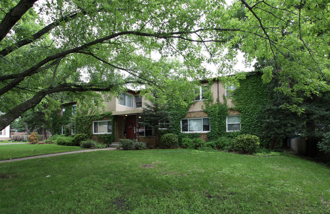 5701 Nicollet in Minneapolis, MN - Foto de edificio - Building Photo