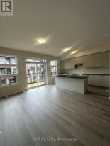 37 Harold Wilson Ln in Richmond Hill, ON - Building Photo