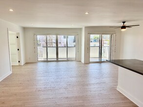 1284 Havenhurst Dr in West Hollywood, CA - Building Photo - Building Photo