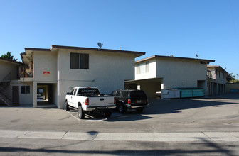 Crescentwood Apartments in Ventura, CA - Foto de edificio - Building Photo