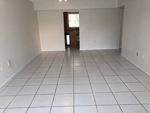 7350 SW 82nd St, Unit C224 in Miami, FL - Building Photo - Building Photo