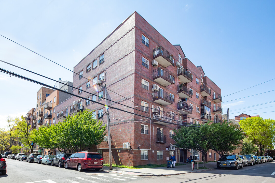 14118 Cherry Ave in Flushing, NY - Building Photo