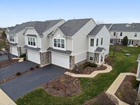 650 Hawley Dr in Oswego, IL - Building Photo