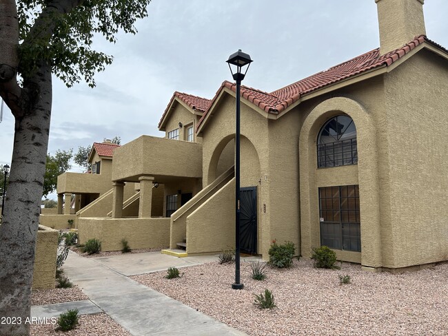 property at 1126 W Elliot Rd