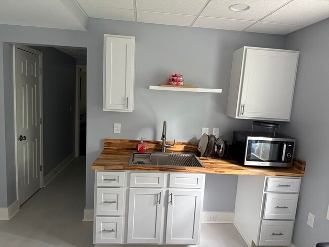 2045 Parliament Dr, Unit Basement apartment studio in Lawrenceville, GA - Building Photo - Building Photo