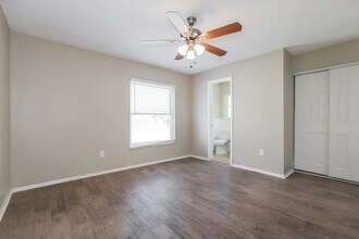 110 Circle Hill Dr in Brandon, FL - Building Photo - Building Photo