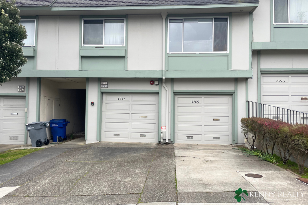 3709 Fairfax Way in South San Francisco, CA - Building Photo