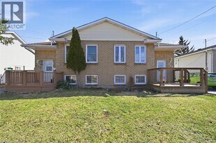 113 Commercial St in Welland, ON - Building Photo
