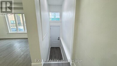 425-425 Cannon St E in Hamilton, ON - Building Photo - Building Photo